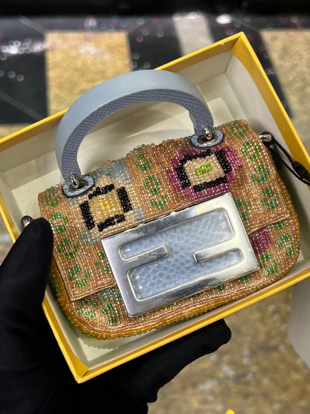 99新 FENDI/芬迪 fendi mini麦当娜同款手提包