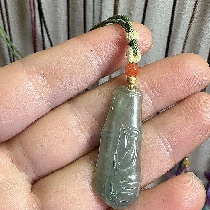 翡翠未镶嵌颈饰翡翠竹节挂件