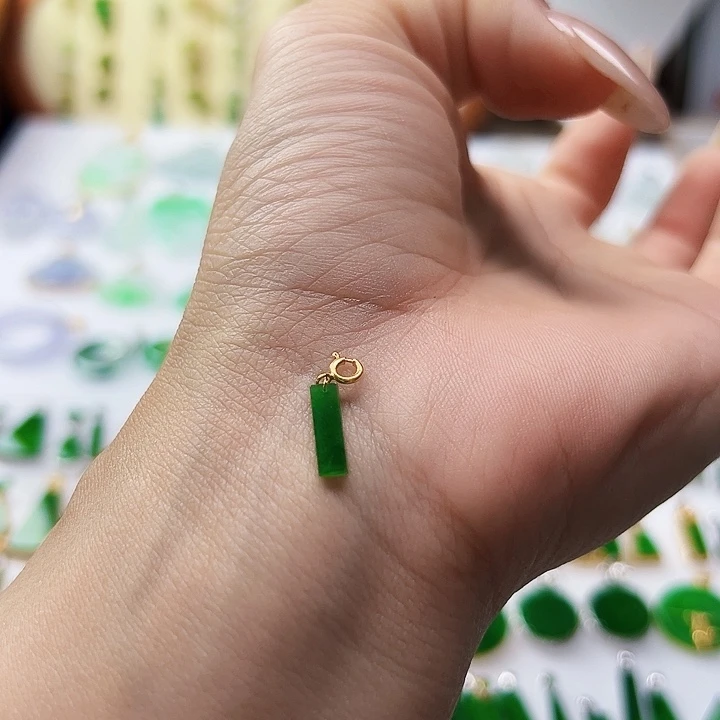 颈饰18K金镶嵌翡翠翡翠