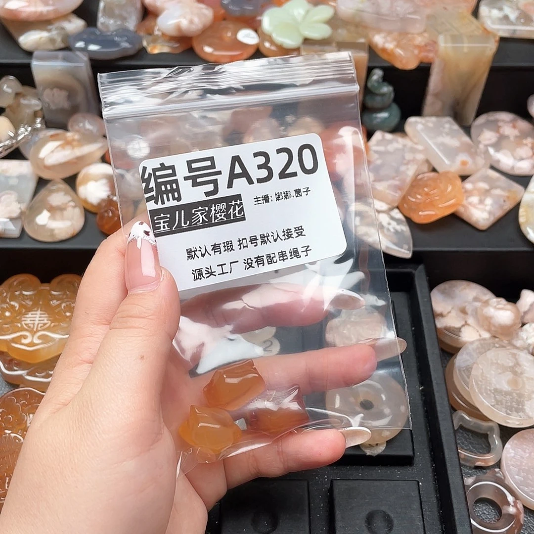 合金颈饰玛瑙/玉髓慕**诺