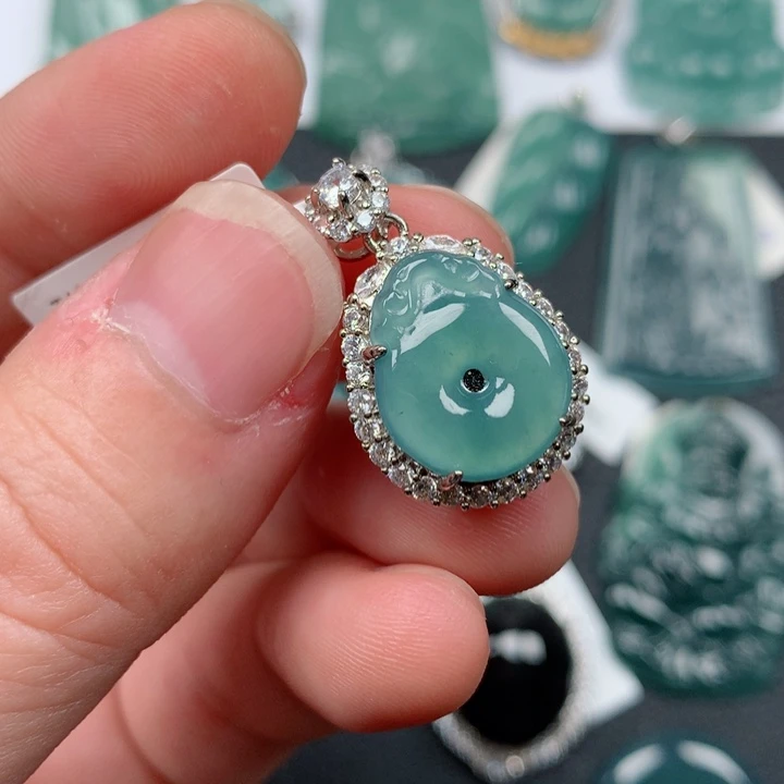 翡翠颈饰未镶嵌翡翠