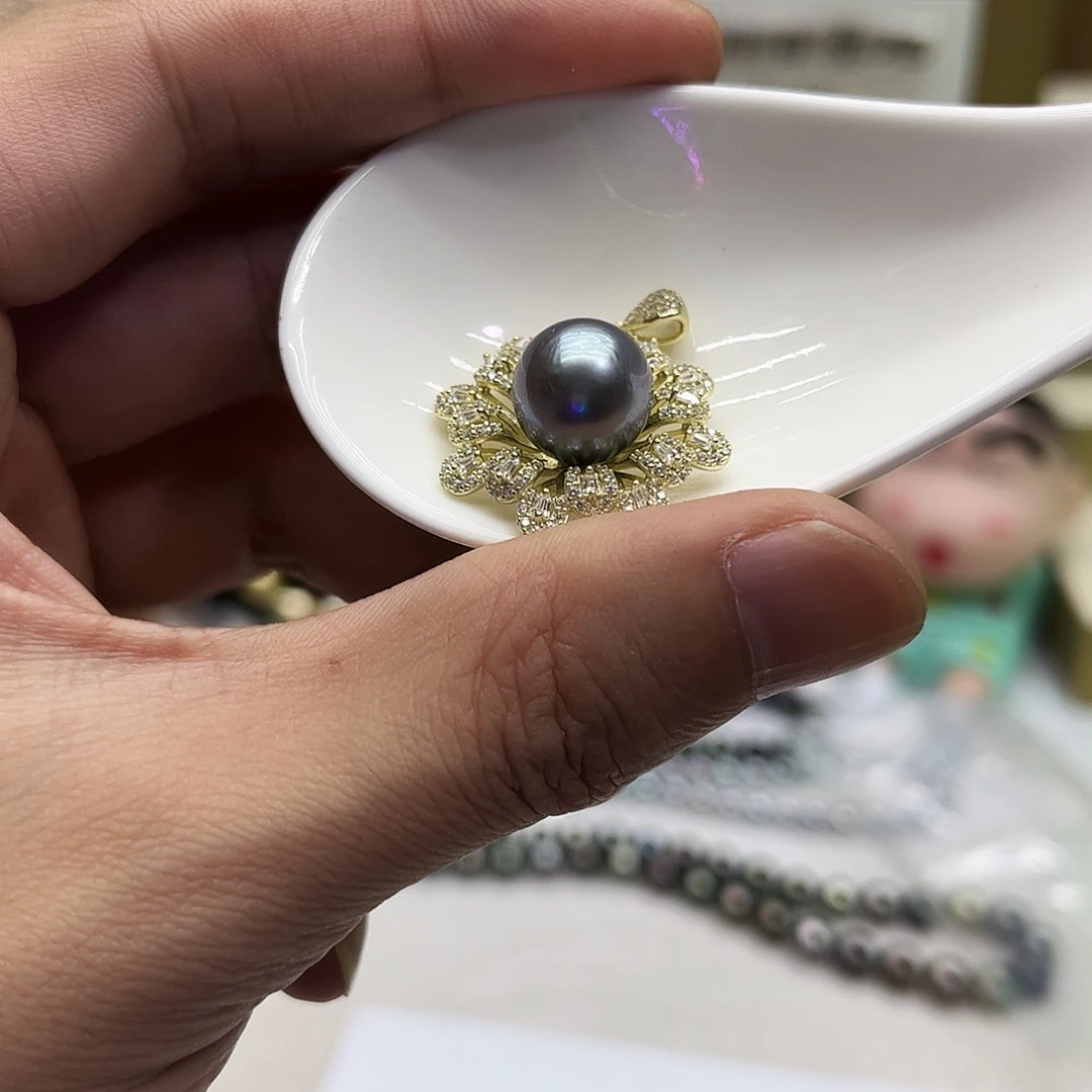 未镶嵌海水珍珠颈饰