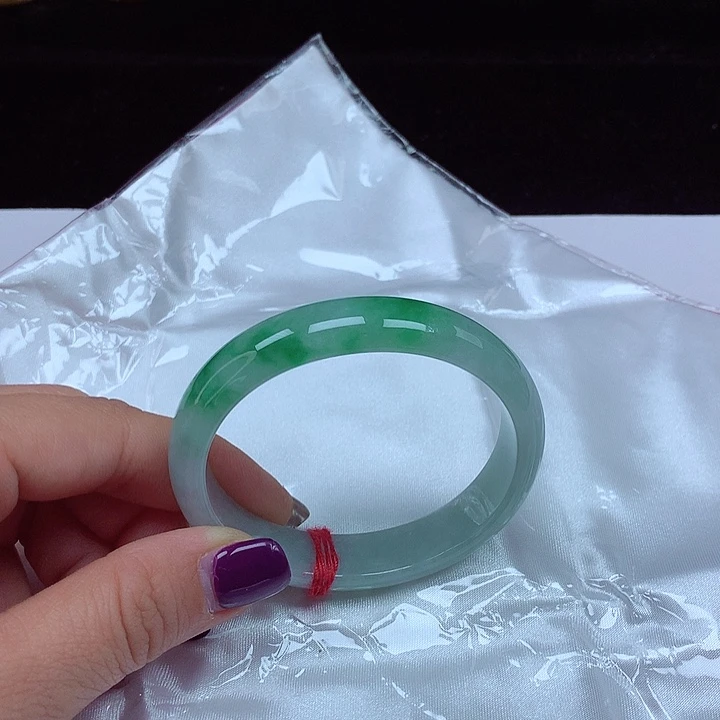 未镶嵌手镯（贵妃镯）翡翠圈口54