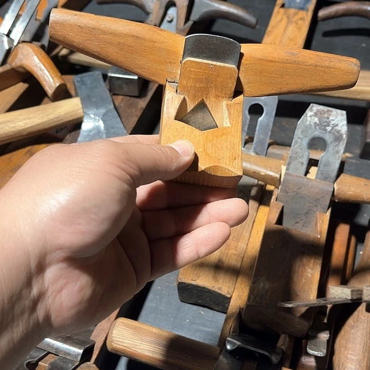 卓***玛………………………………………………………………