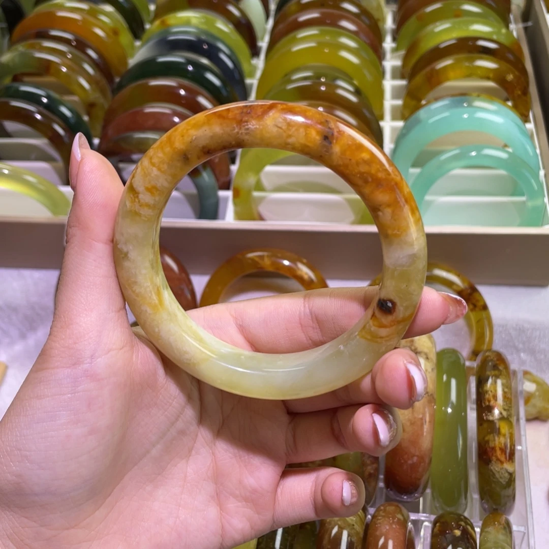 蛇纹石玉未镶嵌手镯