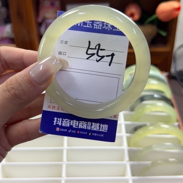 蛇纹石玉未镶嵌手镯350