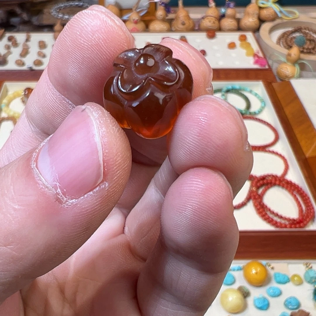 琥珀未镶嵌裸石柿柿如意，可做提溜