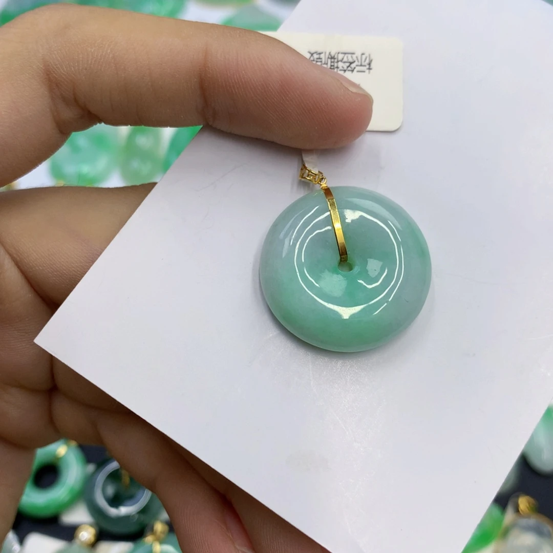 翡翠18K金镶嵌颈饰翡翠