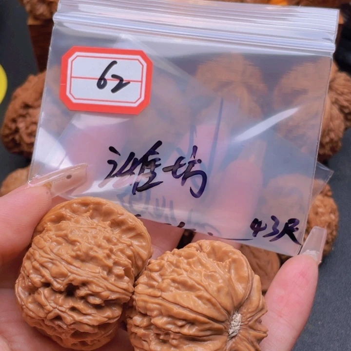 文玩核桃把件潍****司62白狮子