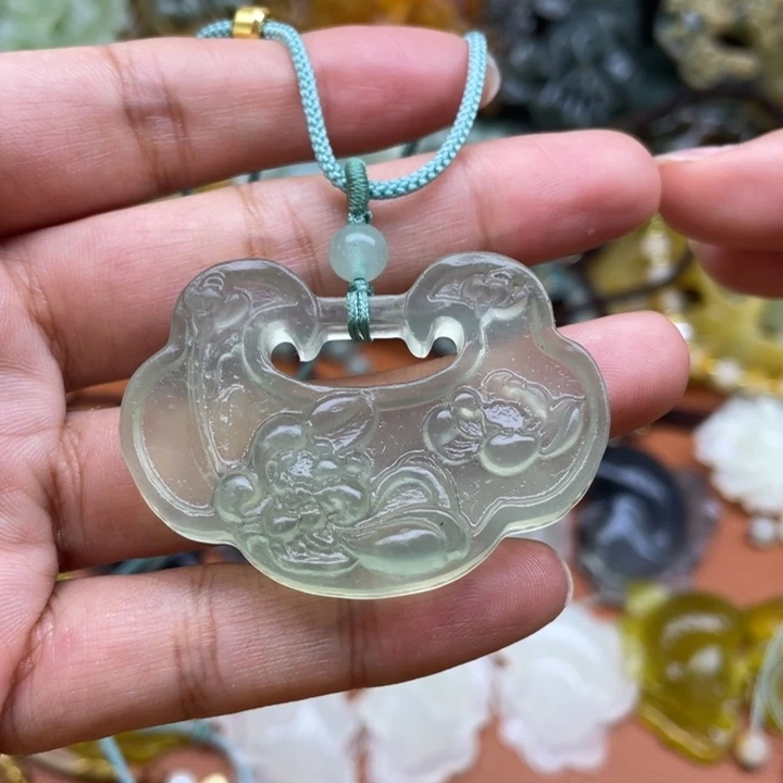 蛇纹石玉未镶嵌吊坠