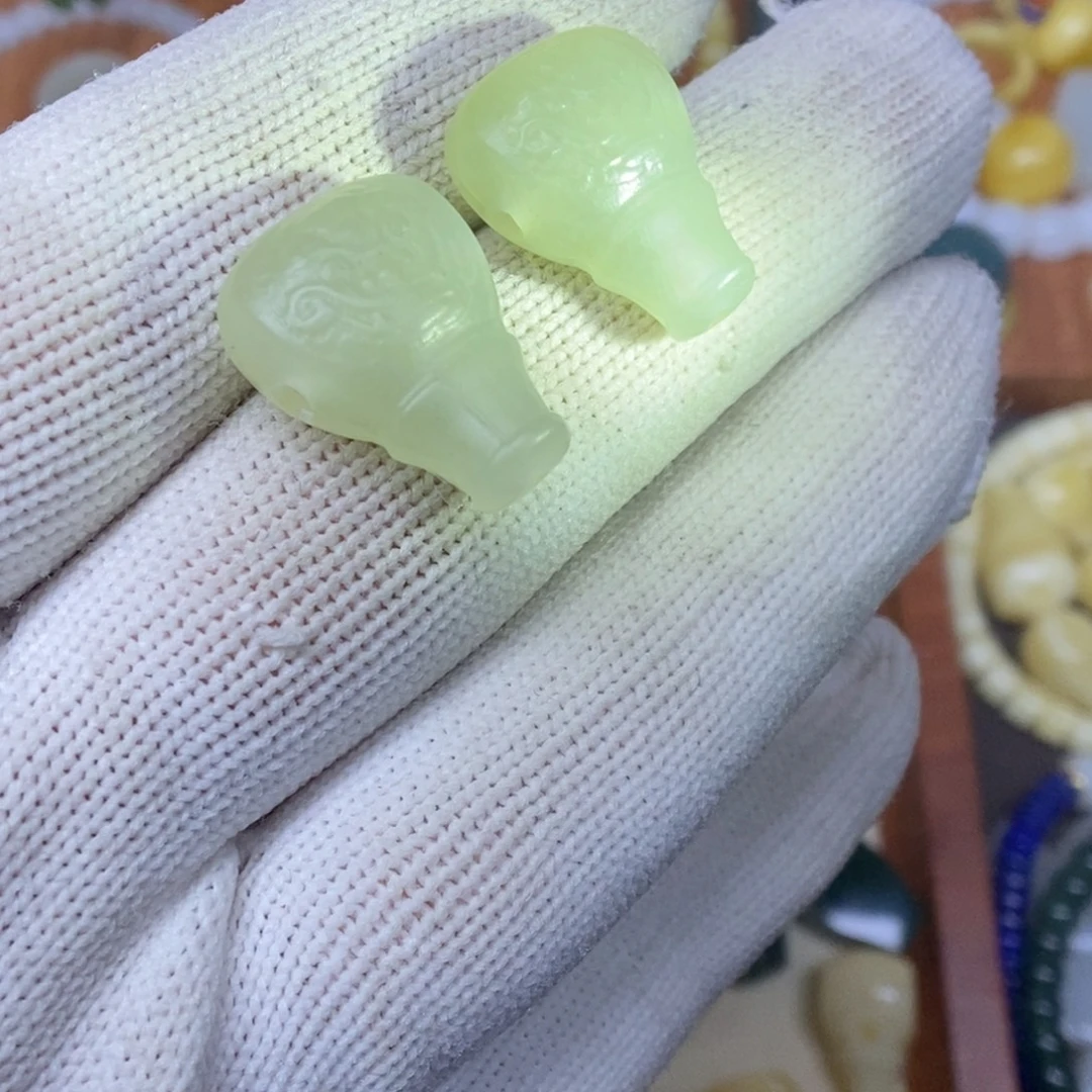 和田玉未镶嵌耳饰