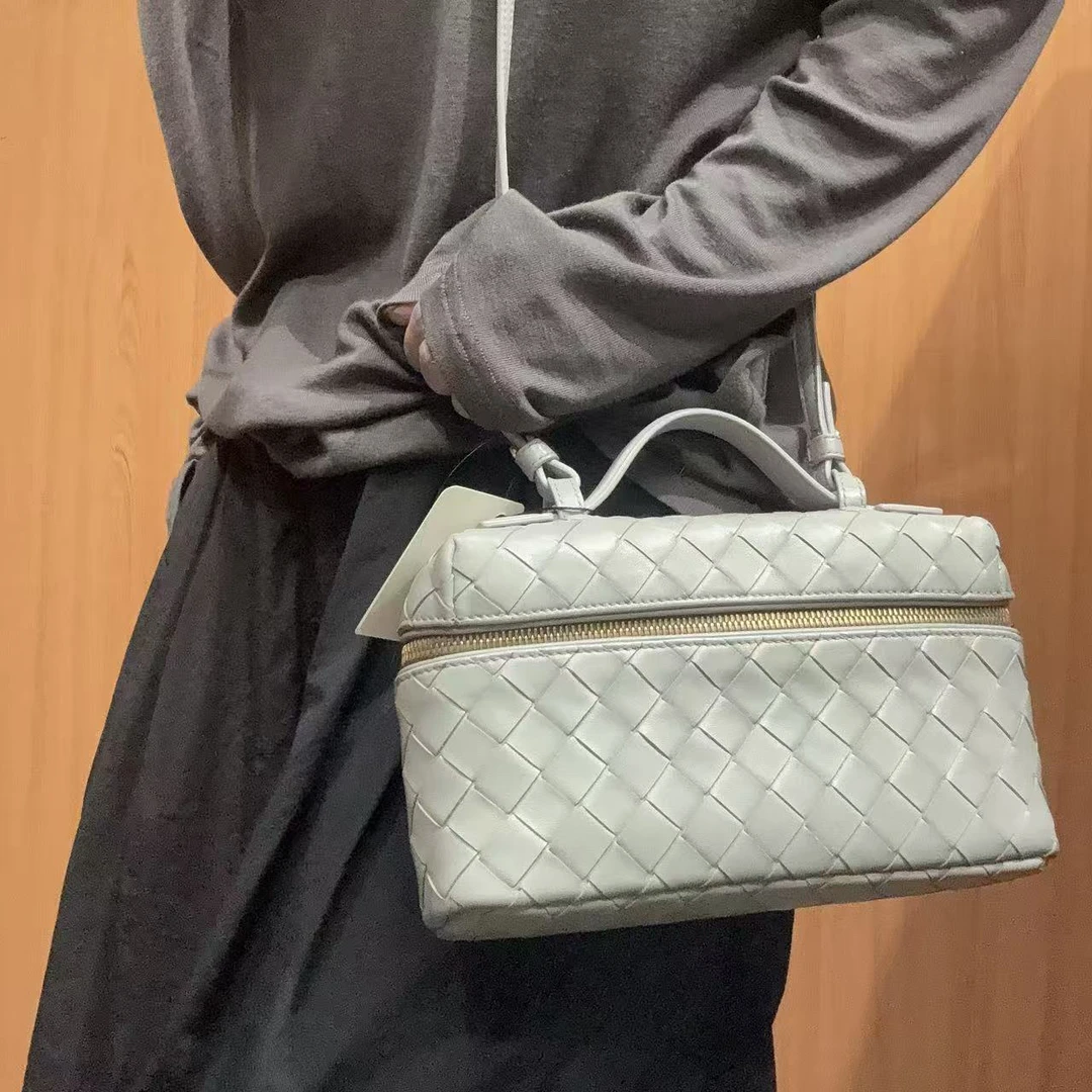 95新 BOTTEGA VENETA/葆蝶家 【蕾】 97 0909 灰色盒子包