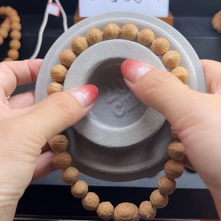 凤眼菩提手串11的一个手持