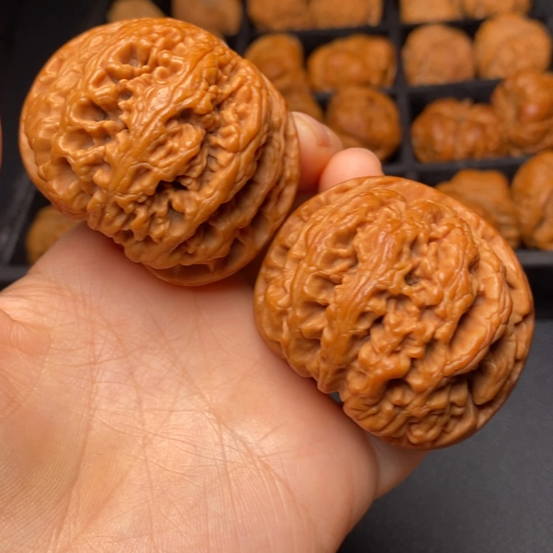 文玩核桃把件秦岭野生核桃