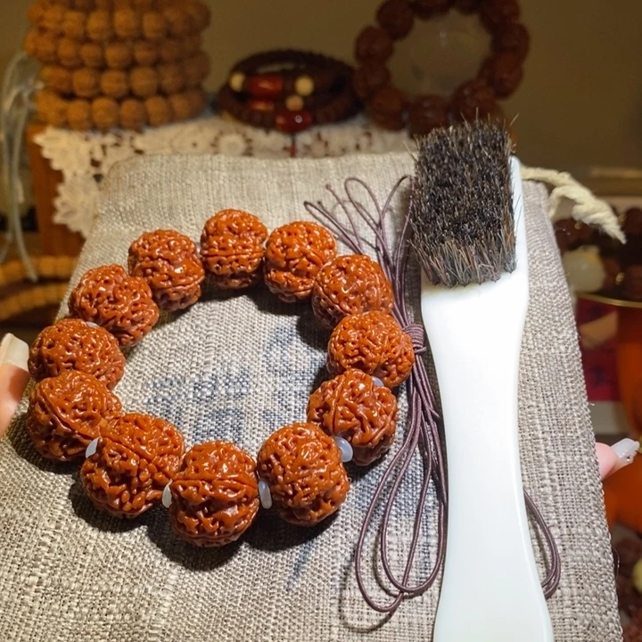 金刚菩提手串225玉华肉白隔片素