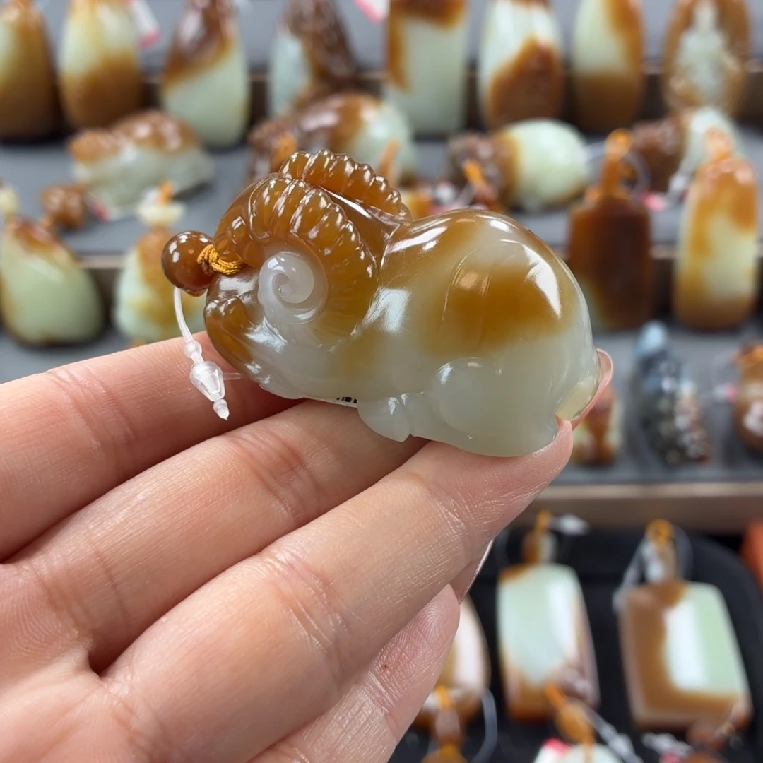 魔***瞳和田玉未镶嵌颈饰