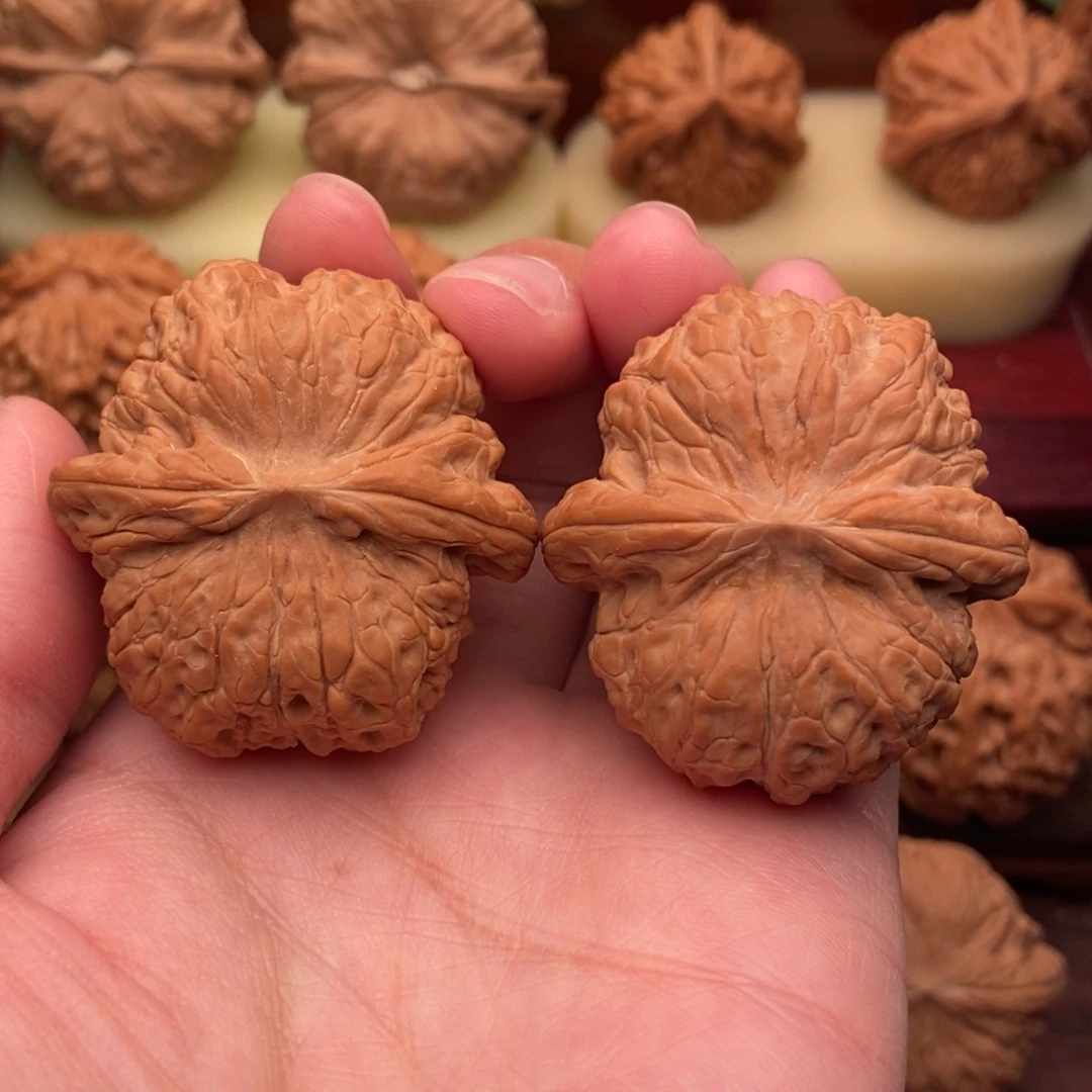 文玩核桃把件精品血麒麟41