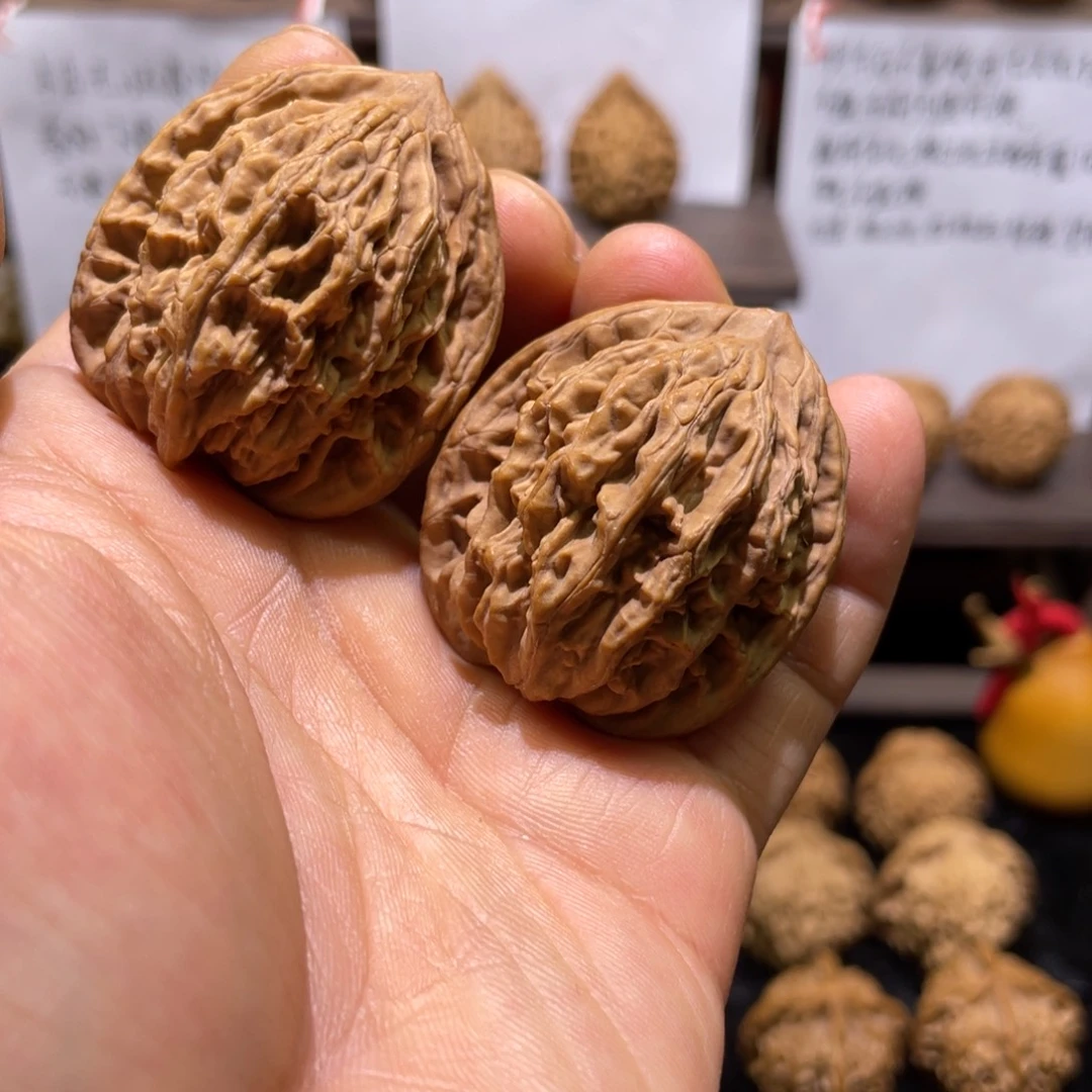 文玩核桃吊坠37尺虎头