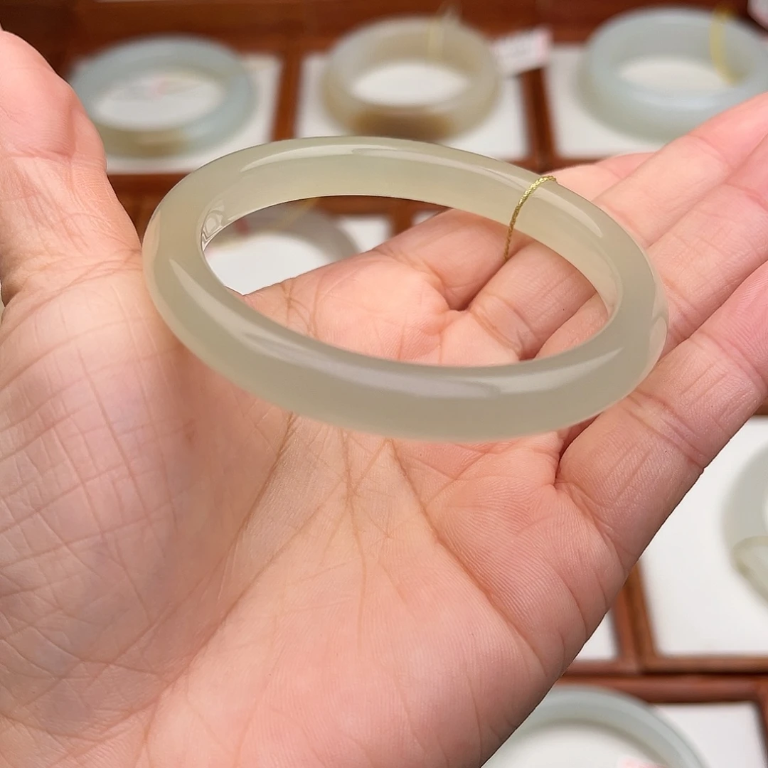 和田玉未镶嵌手镯53