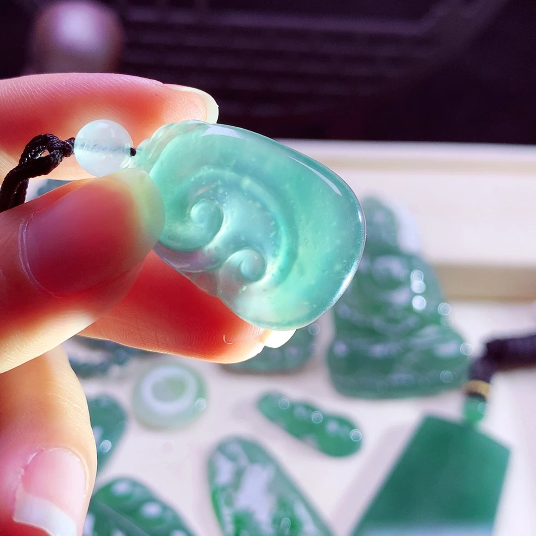 颈饰未镶嵌翡翠天然