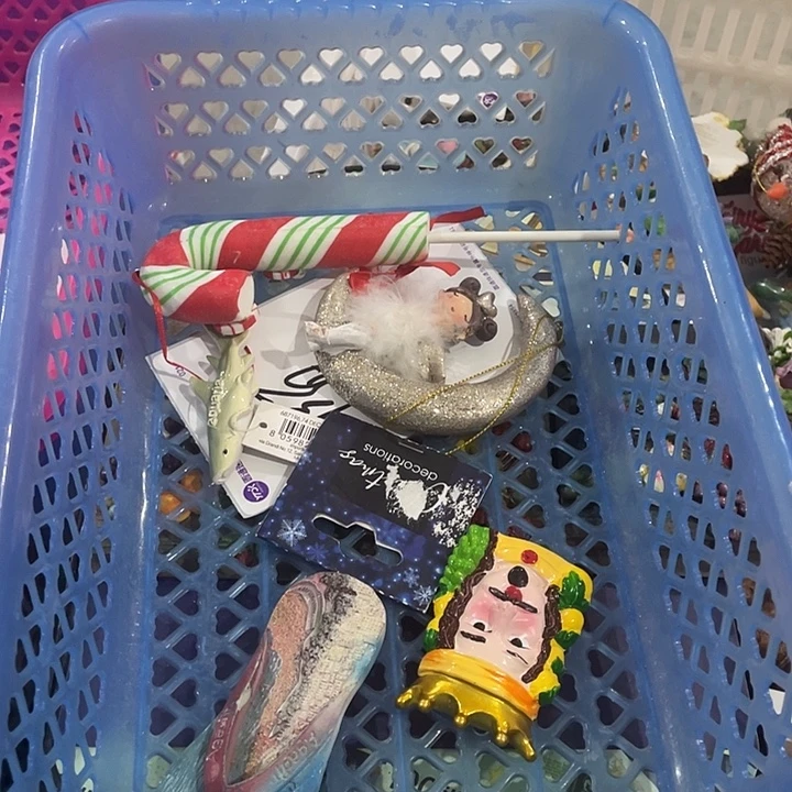 陌***莔有机玻璃微瑕。