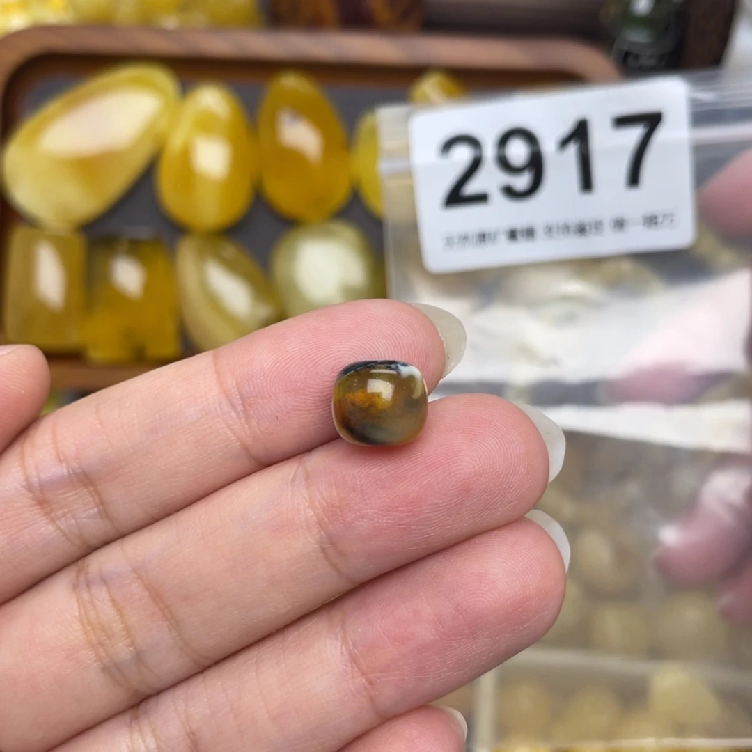 未镶嵌琥珀珠宝奇石10.1