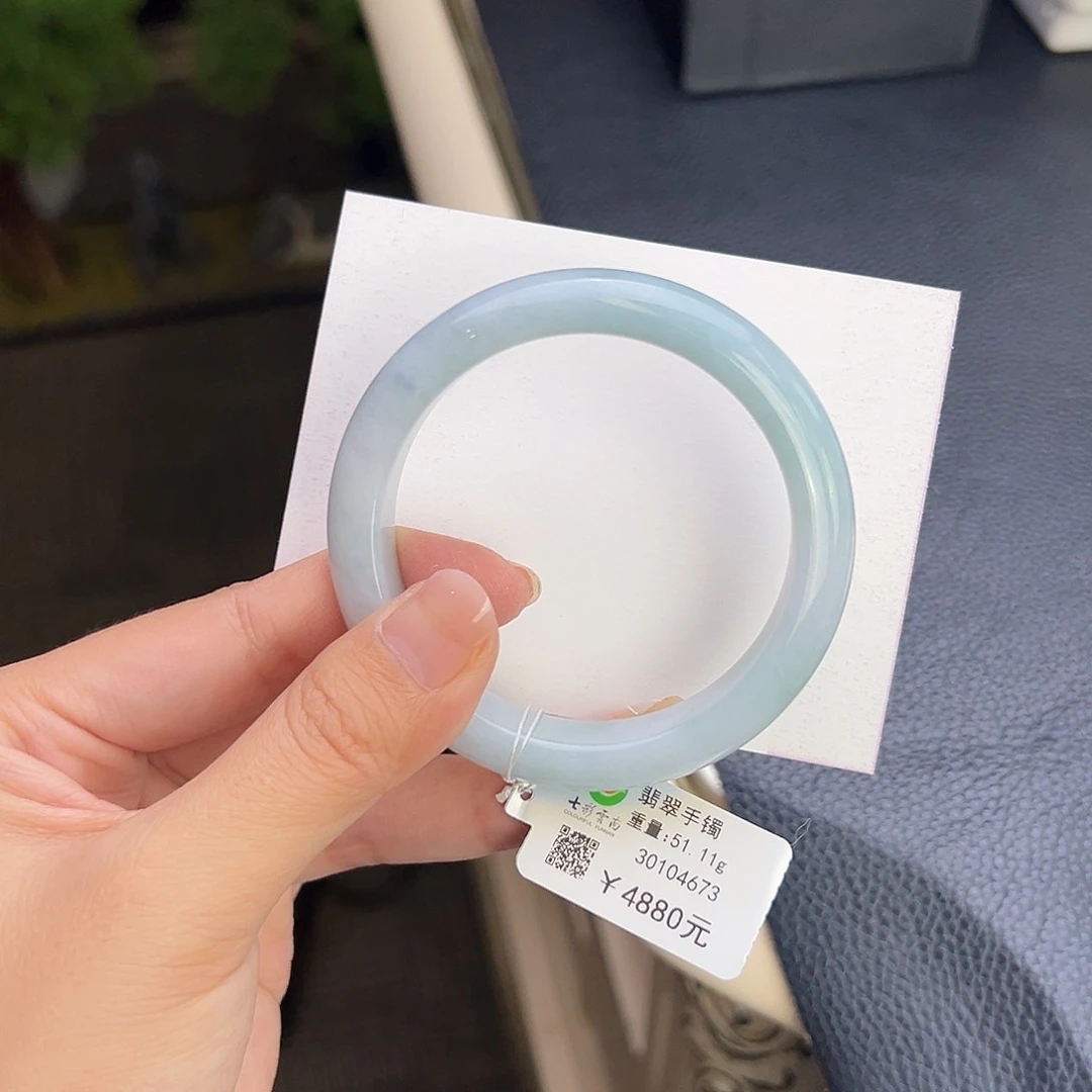 翡翠手镯未镶嵌53淡蓝