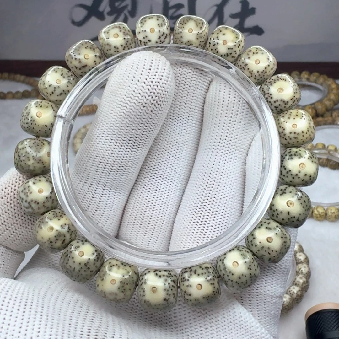 星月菩提吊坠11×10  青花绿包白 1245