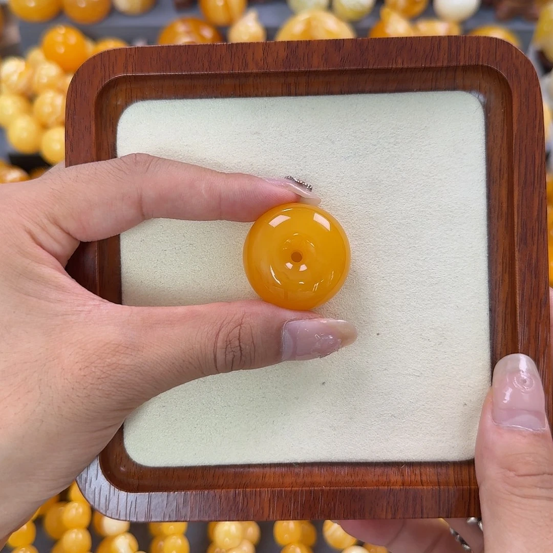 蜜蜡未镶嵌珠宝奇石