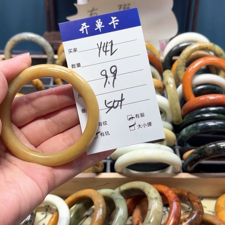 蛇纹石玉手镯未镶嵌小**饱