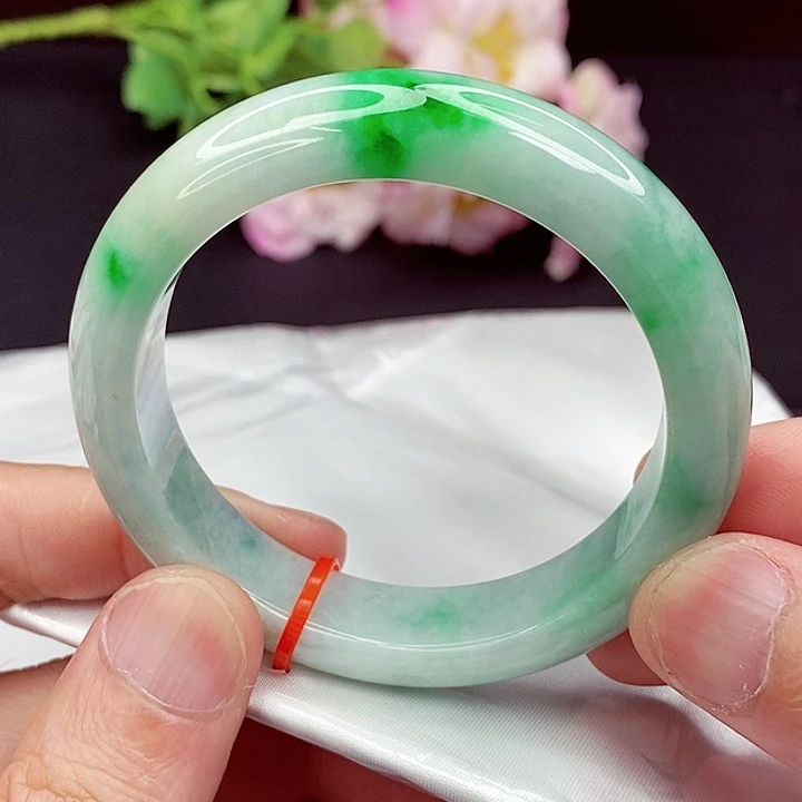 翡翠手镯未镶嵌55圈