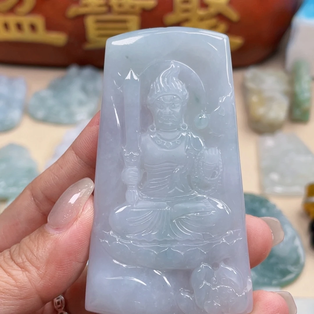 翡翠未镶嵌颈饰不动