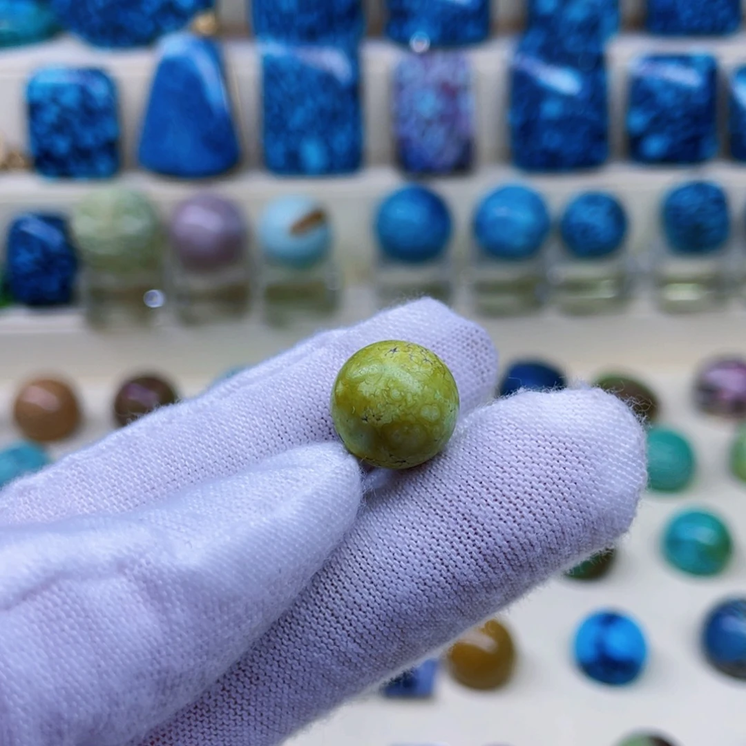 绿松石未镶嵌颈饰