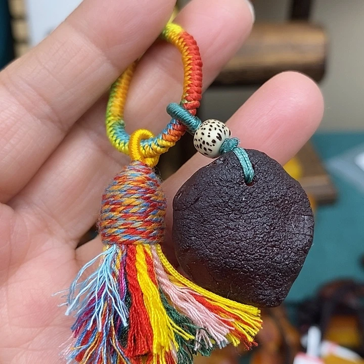 琥珀未镶嵌颈饰钥匙扣