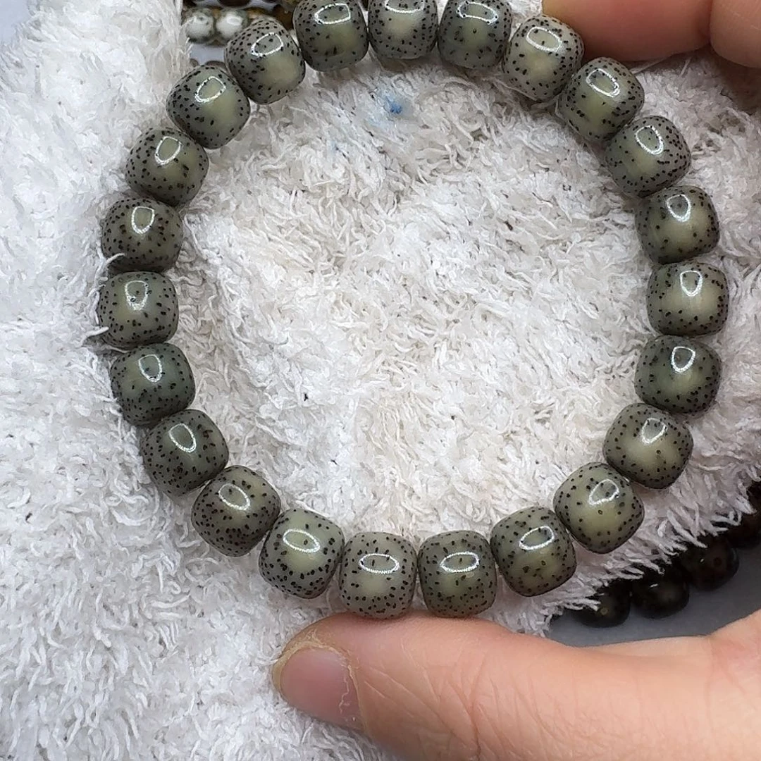 手串星月菩提10满绿牛毛星侧留白