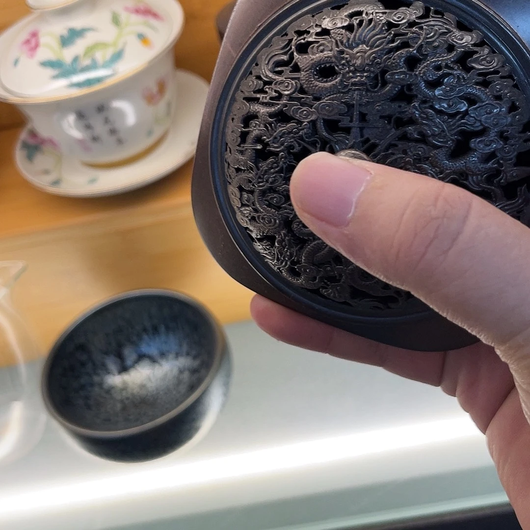 搪瓷杯子里还有很多东西