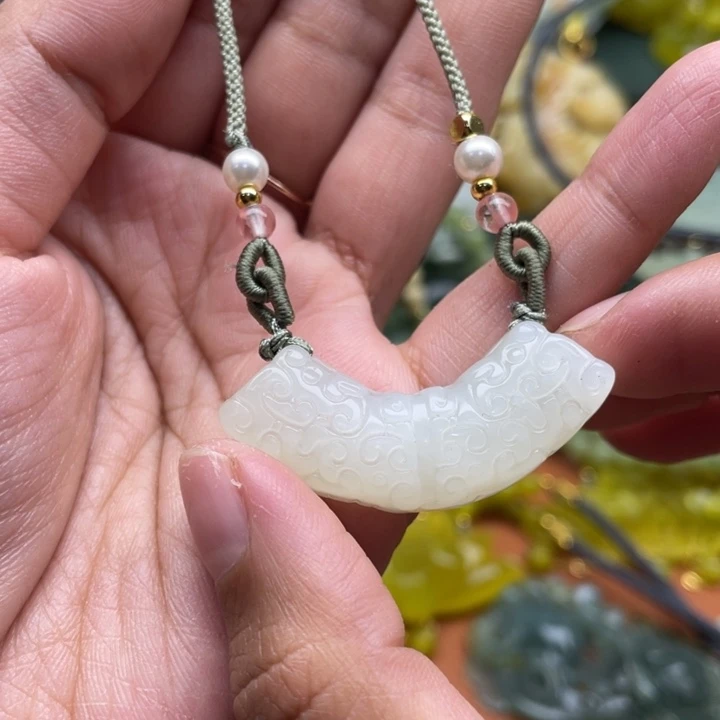 蛇纹石玉未镶嵌吊坠