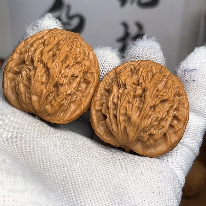 叫***啊吊坠文玩核桃40号38尺虎头，