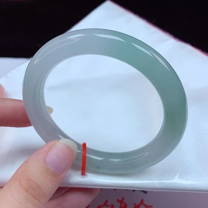 翡翠手镯（圆镯）未镶嵌天然