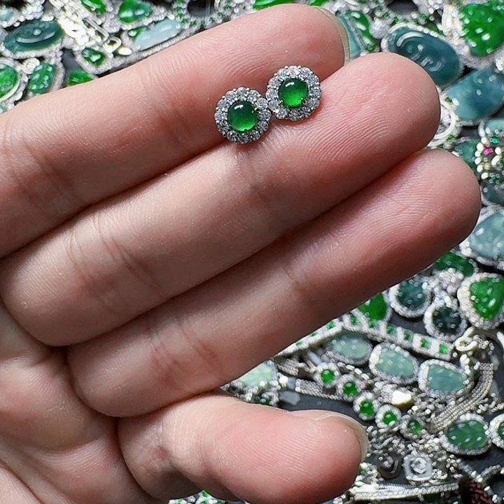 翡翠颈饰未镶嵌天然A货翡翠放漏