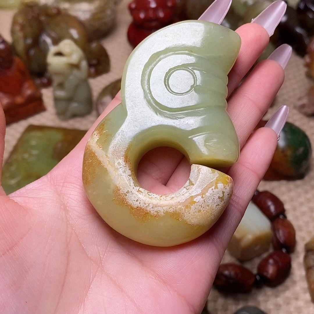 蛇纹石玉未镶嵌颈饰