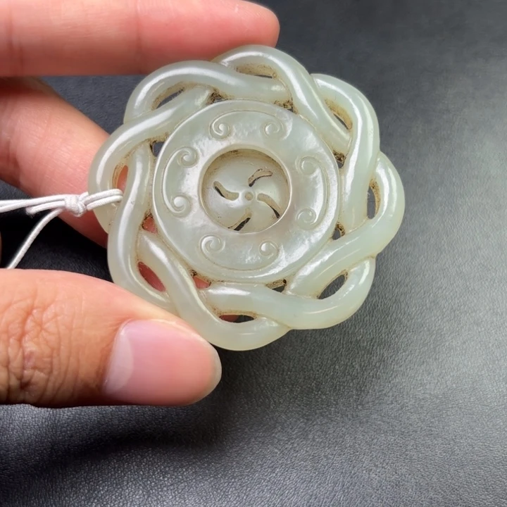 游***8和田玉未镶嵌挂件