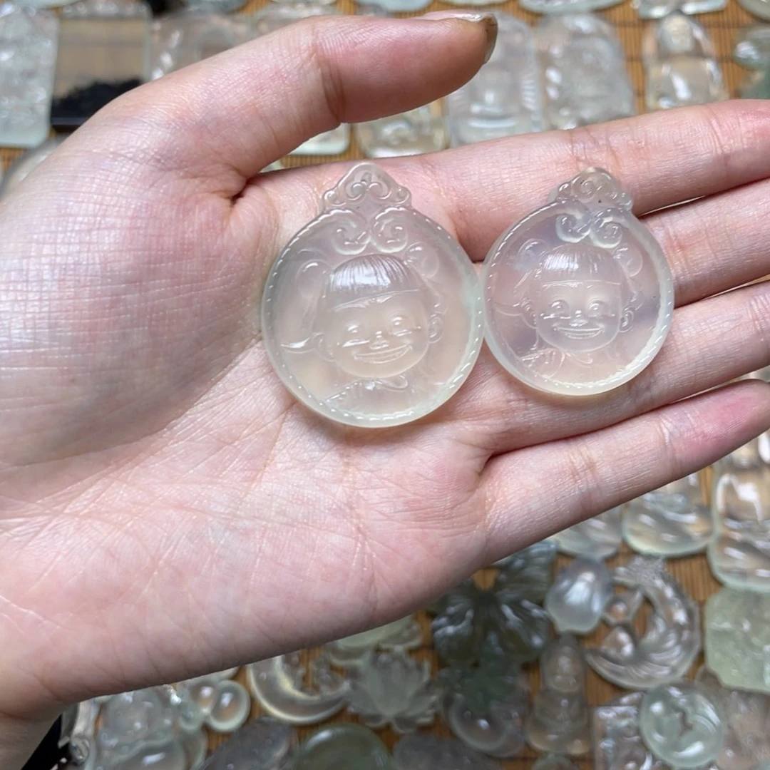 未镶嵌蛇纹石玉颈饰暴***哥