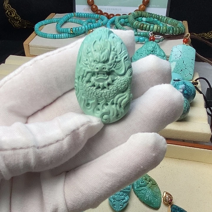 绿松石未镶嵌颈饰