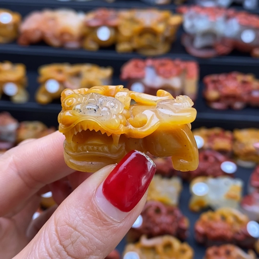 石英质玉（黄龙玉）未镶嵌颈饰