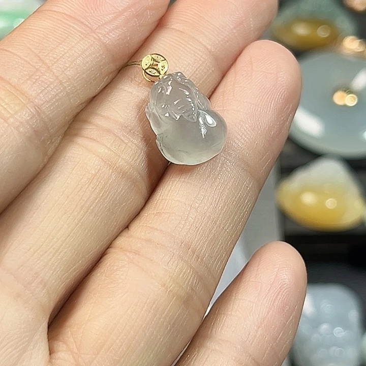 颈饰18K金镶嵌翡翠貔貅
