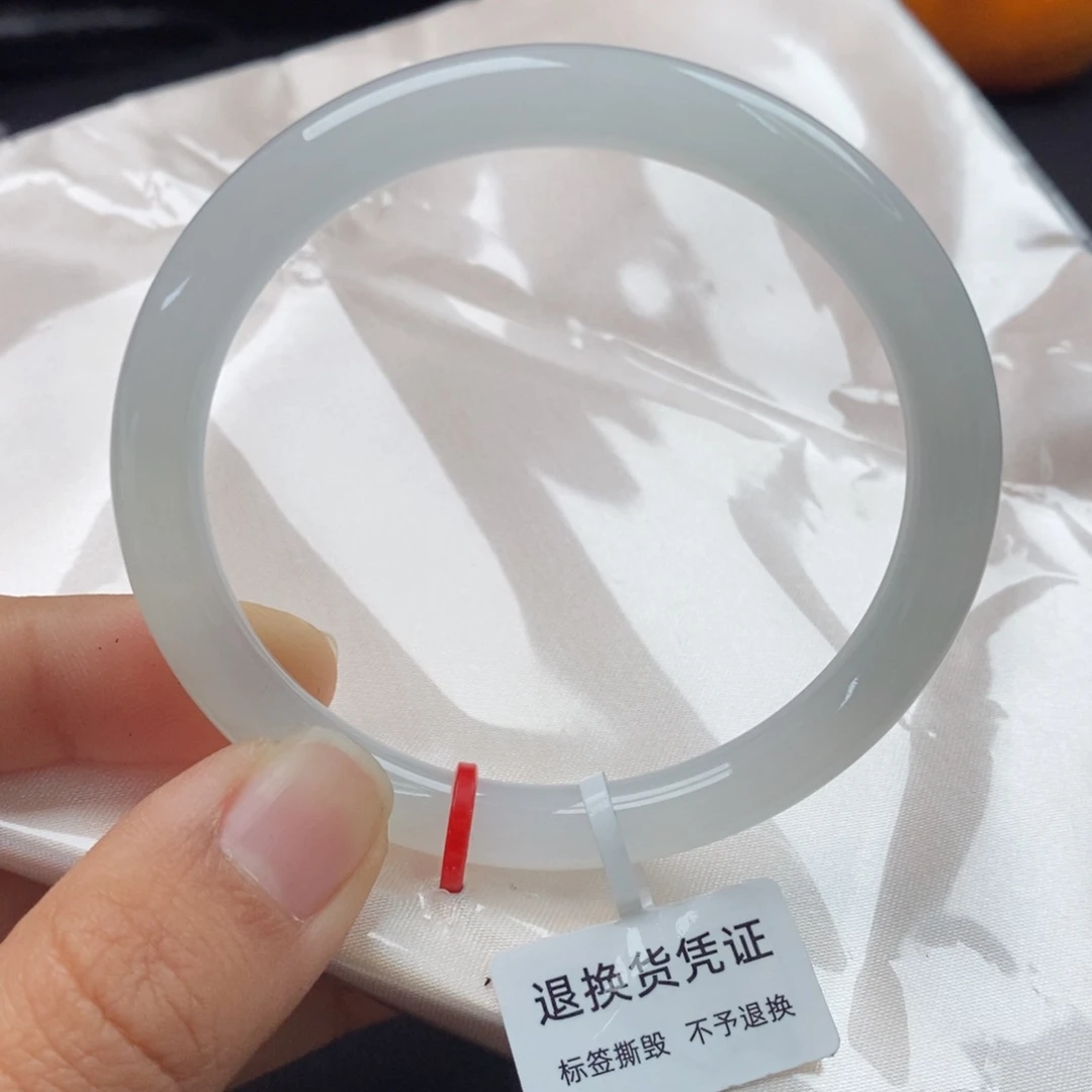 翡翠手镯（圆镯）未镶嵌53.5圈