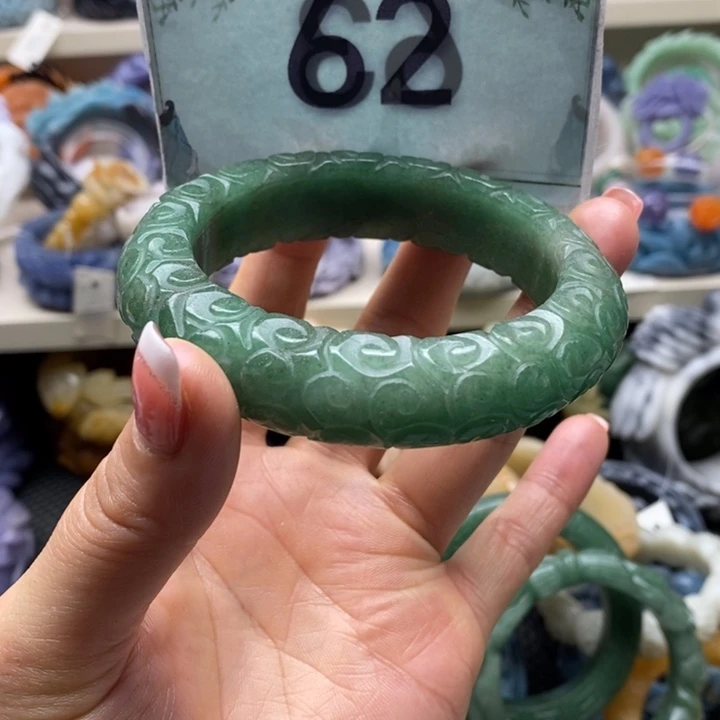 未镶嵌手镯石英岩玉