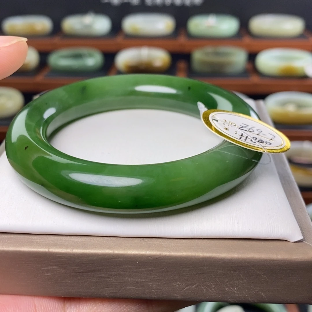 和田玉（碧玉）未镶嵌手镯