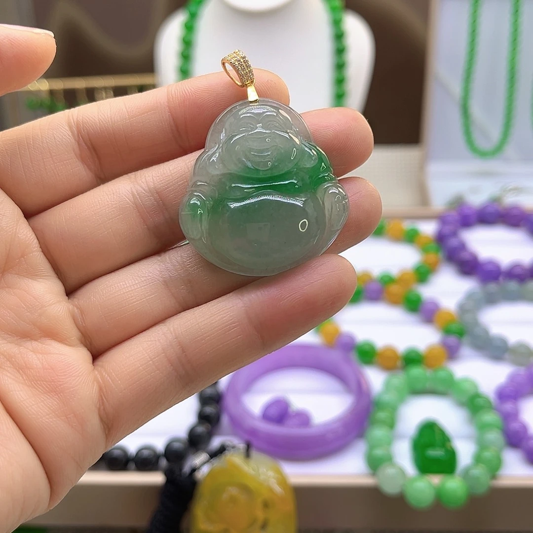 翡翠未镶嵌颈饰冰佛